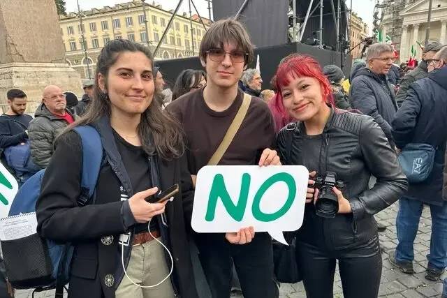 Giovani in Piazza Manifestazione Pacifica